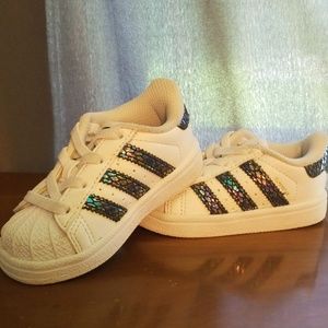Adidas superstars